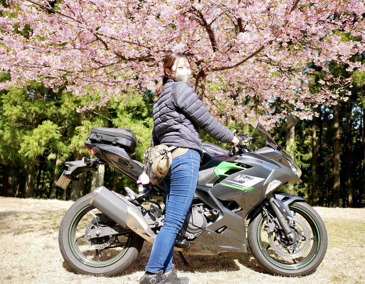 seko_bk's tweet photo. 初めてのバイク🏍️納車してから今日で2年😼

名前：せこちゃん
性別：女
年齢：30代
住み：愛知
車種：ninja250
一言：ご安全に楽しみますっ🙋‍♀️

#バイク乗りとして軽く自己紹介 
#バイク乗りとして自己紹介 
#バイク女子  
#バイク好きと繋がりたい 
#kawasaki
#ninja250 https://t.co/HMzvtNQJw7
