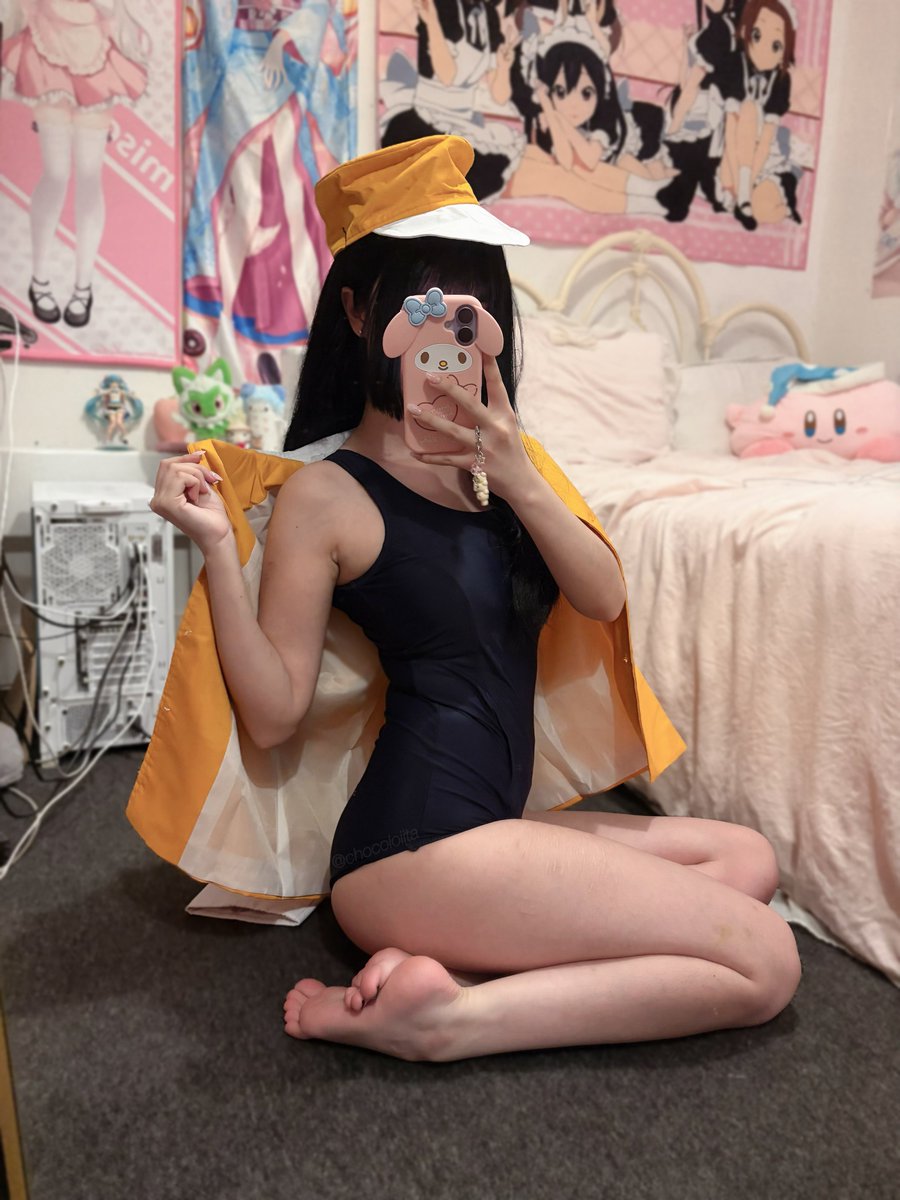 chocoloIita's tweet photo. swimsuit nadeko 🐍 https://t.co/kP8xYz4Q9k