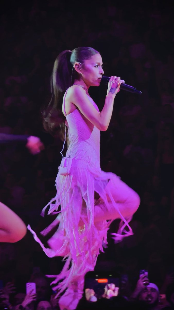greedy4dw's tweet photo. can’t even put into words how special last night was..

#ESTMontreal https://t.co/xDLtJxZ1oM