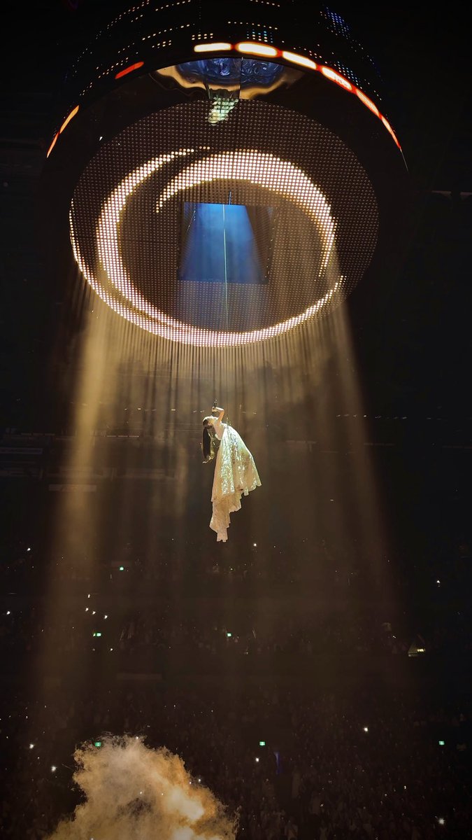 greedy4dw's tweet photo. can’t even put into words how special last night was..

#ESTMontreal https://t.co/xDLtJxZ1oM