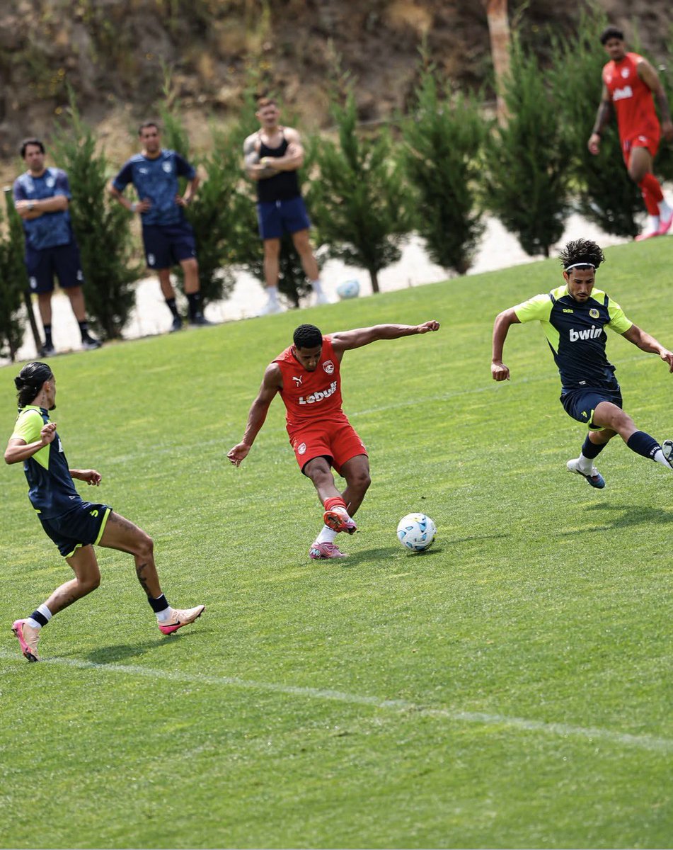 CriasdaToca's tweet photo. 🎯🌟Fernando encerrou a pré temporada como artilheiro do Santa Clara de Portugal com 5 gols marcados. Além disso, também passou a vestir a camisa 7 do time português. #CriasDaToca https://t.co/Jn8ATFkRf4