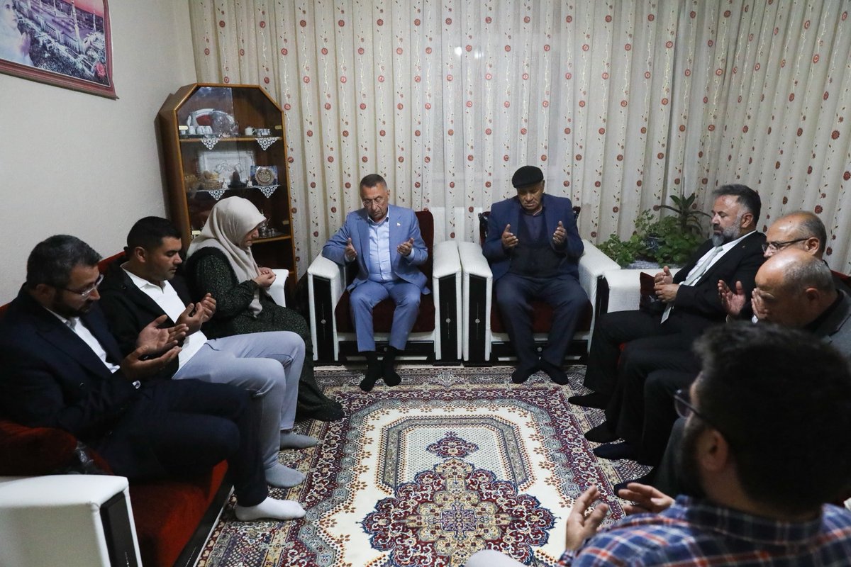 fuatoktay's tweet photo. 📍 Yozgat - Çekerek

Genç yaşta hayatını kaybeden AK Parti Çekerek İlçe Gençlik Kolları eski Başkanı Seyit Canbaş’ın kıymetli ailesine taziye ziyaretinde bulunduk.

Merhum dava arkadaşımıza Allah’tan rahmet; ailesine, yakınlarına ve sevenlerine sabır ve başsağlığı diliyorum.

Mekânı cennet, makamı âli olsun.