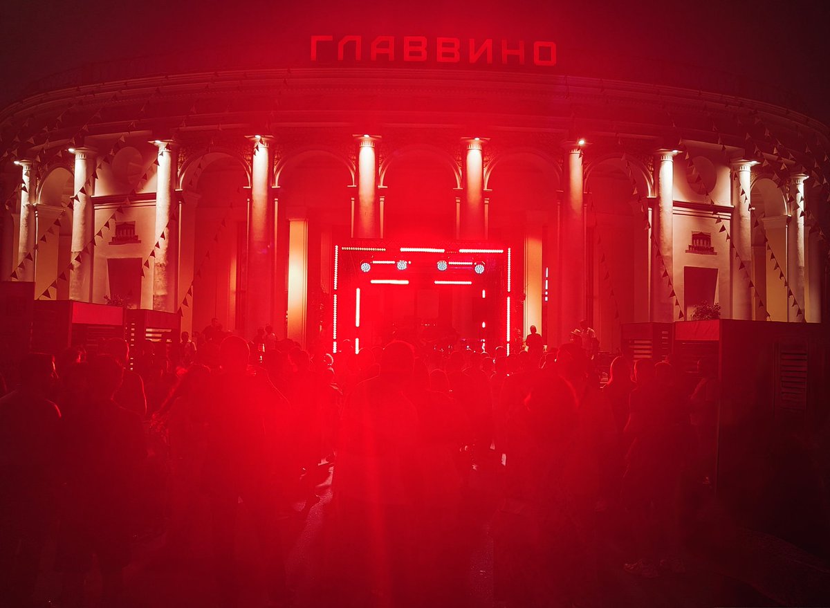 vykavyka's tweet photo. Великое затмение https://t.co/i14oMUYx4W
