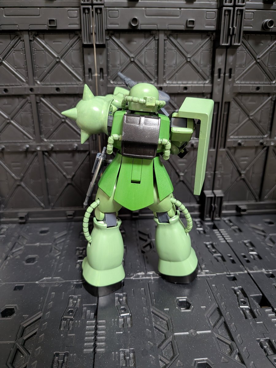 nao_zo1031's tweet photo. HG量産型ザクIIマーカー全塗装完成!
足に付けられるミサポも排除して、汚しもしないシンプル仕上げ。
気になったのはランドセルにスラスターとか付いてないんだね。まぁいっか!
ザクはいいな!マーカーで塗りやすい
#ガンプラ
#ガンプラ好きと繋がりたい
#arrtx https://t.co/bqKzN7Ubi5