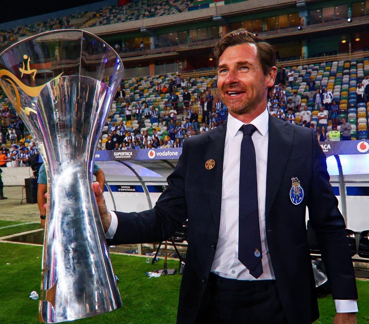 DragaoNews1893's tweet photo. 🚨 𝗢𝗙𝗜𝗖𝗜𝗔𝗟: O #FCPorto conquista a sua 25.ª Supertaça Cândido de Oliveira! 🏆 https://t.co/Bf8r8WpB2W