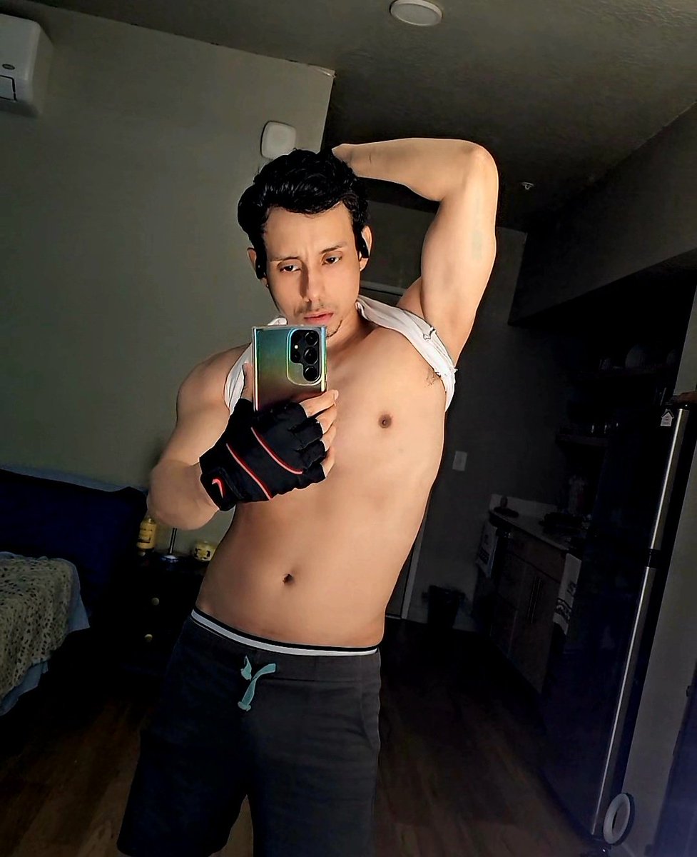 Jayden077's tweet photo. Buen sábado para todos 😏💪👍 https://t.co/YF3kMXmEic