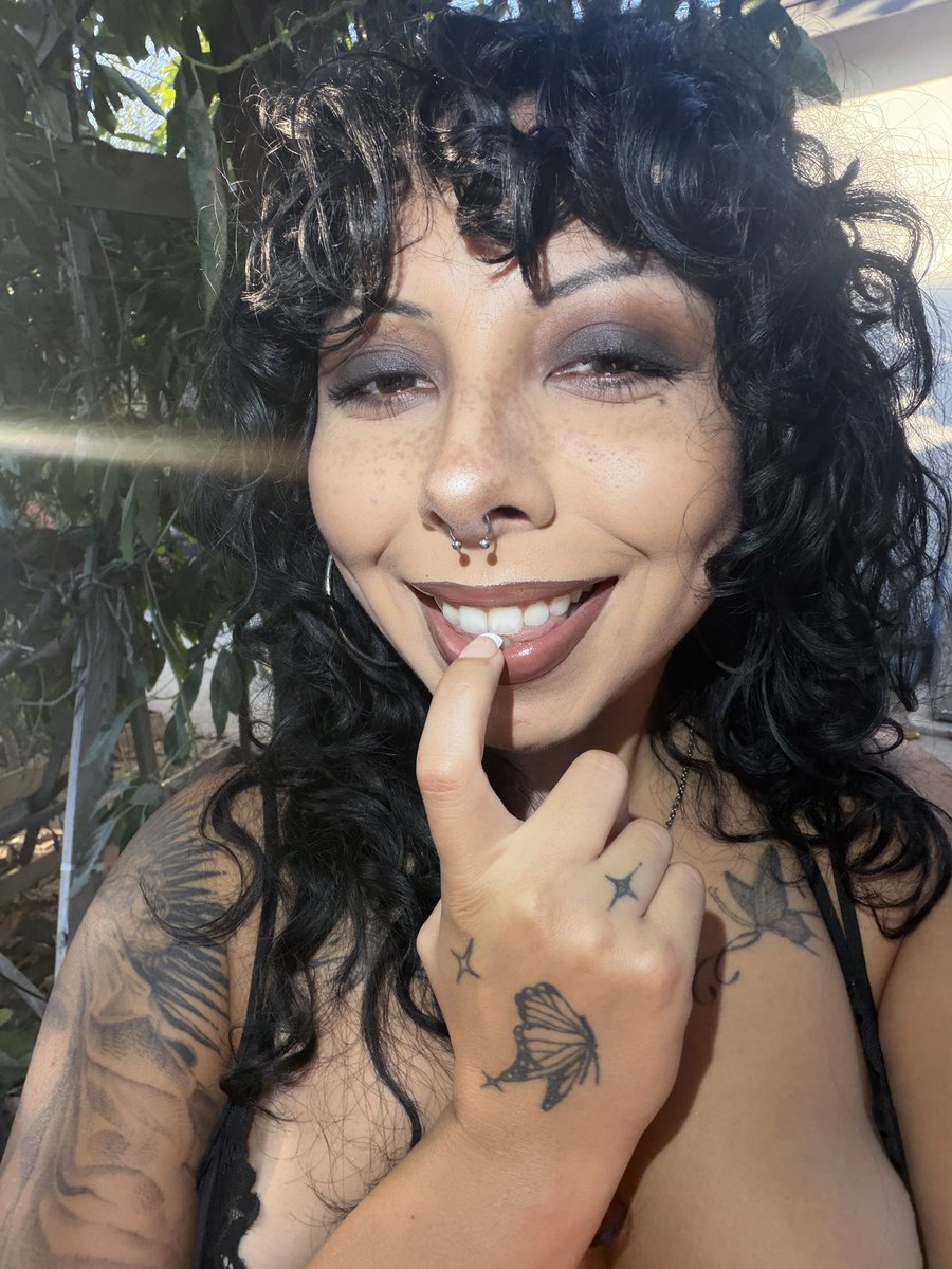 hunnydrip's tweet photo. She's in love with herself
She likes the dark
🖤🐦‍⬛ https://t.co/ISex4df5aQ