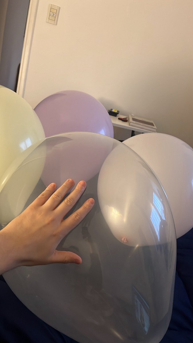 _looner90_'s tweet photo. Balloon time 🎈 https://t.co/pBKS1iiLYb