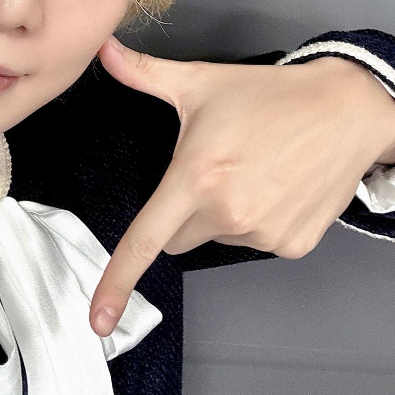 hourly yeosang hands tweet media