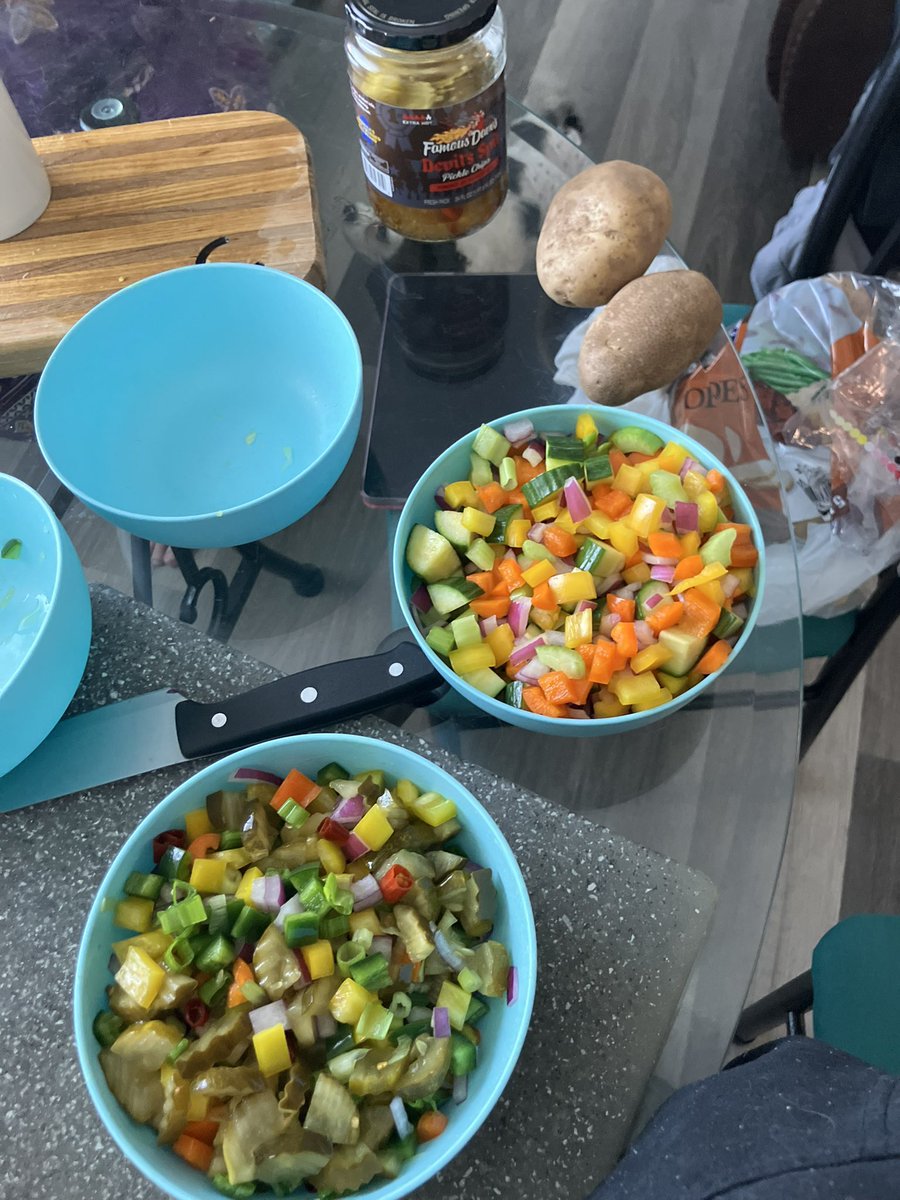 Elittletran's tweet photo. Made potato salad and macironi salad for the week. 690c for my portion of pasta. Should make two meals. Lowkey didn’t realize it’s kinda low cal but I am heavy handed on the veggies. https://t.co/hv4qhpDUIV