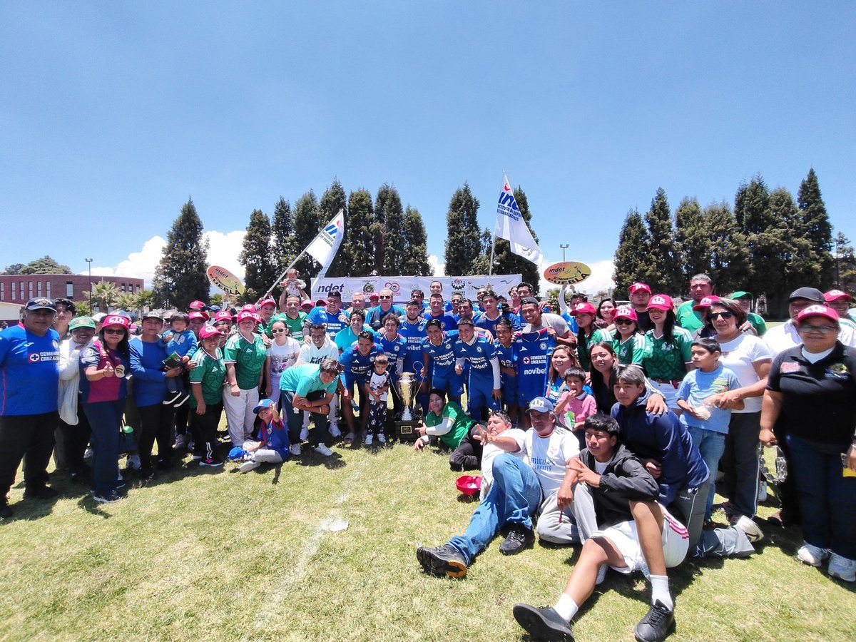 SUFRAGIOrevista's tweet photo. #Deportes Con un excelente Fútbol de estilo europeo, arbitraje pésimo, dos expulsiones y emoción al máximo; el equipo de Fútbol ⚽ de @CTMPuebla con la dirección técnica de @leobardosoto, elimina a la VW y gana su boleta al Nacional de los Trabajadores INDET. rumbo al mundial 🌍 de fútbol ⚽ en Dinamarca 🇩🇰