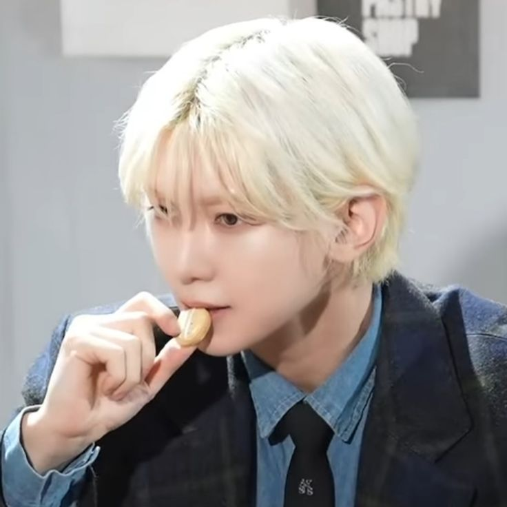 hourly yeosang hands tweet media