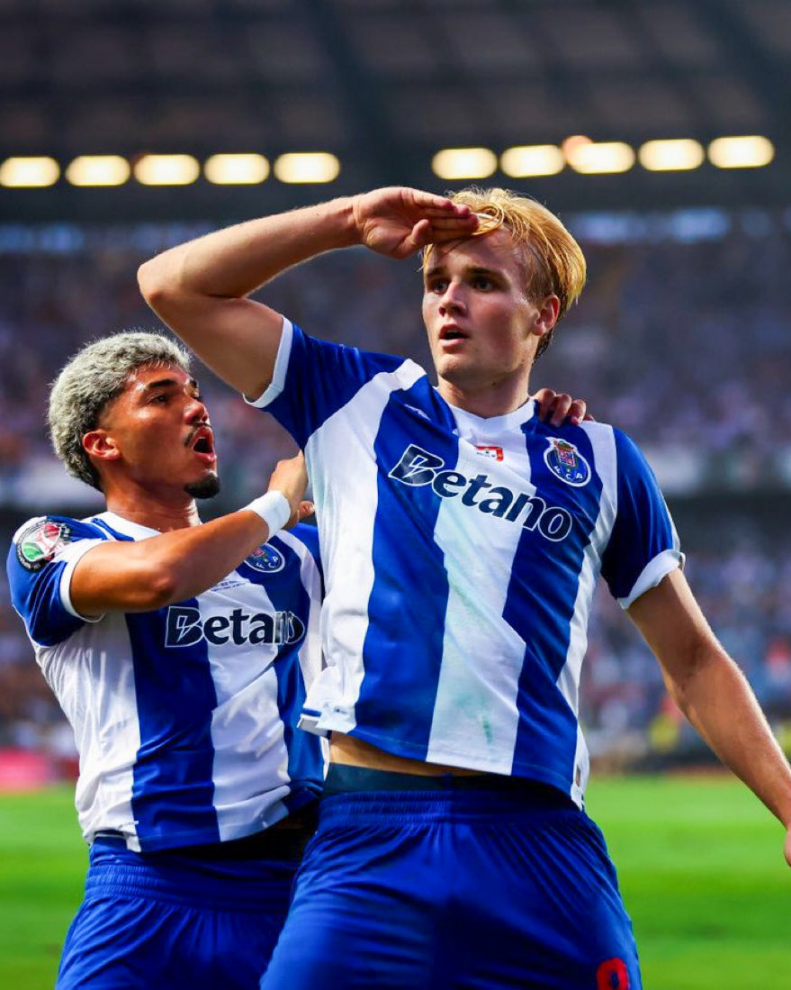 RisingStarXI's tweet photo. 🇩🇰🐉 𝗩𝗜𝗖𝗧𝗢𝗥 𝗙𝗥𝗢𝗛𝗢𝗟𝗗𝗧 (𝟮𝟬) against Torreense in the Portuguese Super Cup Final:

• 1 GOAL
• 30 / 34 Accurate Passes
• 2 Chances Created
• 5 Passes Into Final Third
• 4 Ball Recoveries 

𝗔𝗡𝗢𝗧𝗛𝗘𝗥 𝗧𝗥𝗢𝗣𝗛𝗬 𝗪𝗢𝗡. 🏆 https://t.co/oCTE3RhooZ