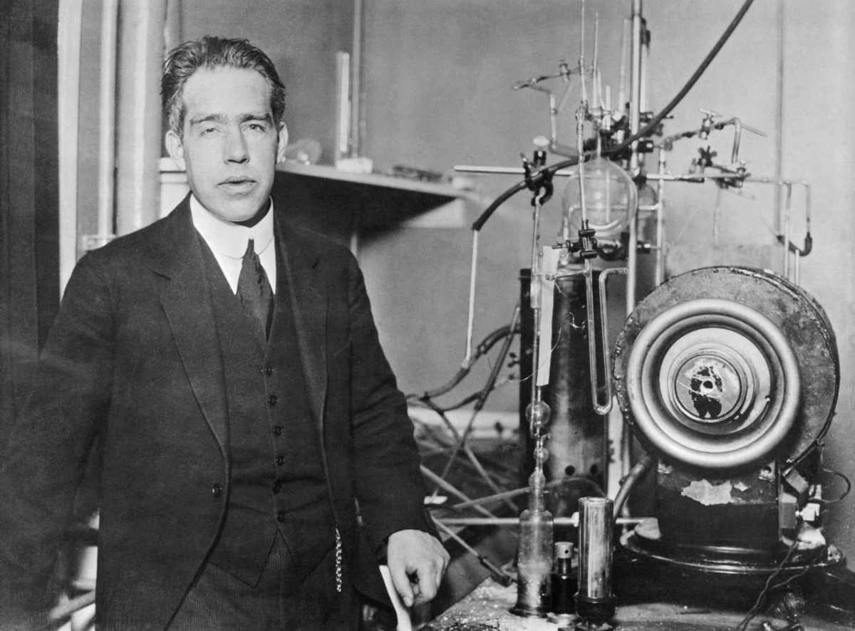 realAtlasPress's tweet photo. Niels Bohr:

“An expert is a person who has made all the mistakes that can be made in a very narrow field.” https://t.co/0FZ3CUvynR