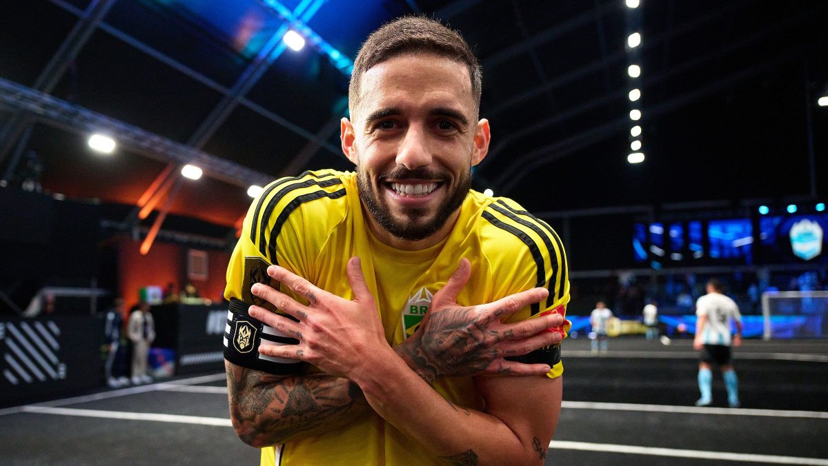 yFer7_'s tweet photo. Kelvin Oliveira em Kings League:

🏆 2x Copa do mundo
🏆 1x Mundial de clubes
🏟️ 50 jogos
⚽️ 129 gols

o maior da história. 🥶 https://t.co/ujYiMI9Acl
