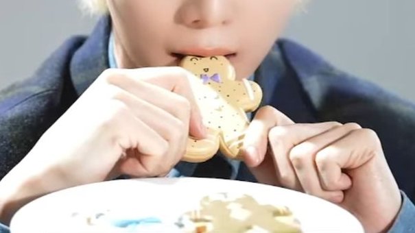 hourly yeosang hands tweet media