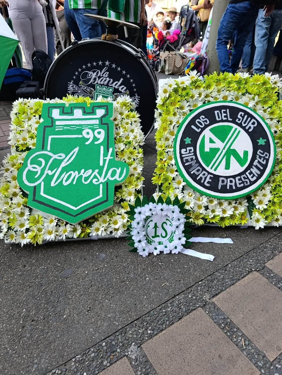 barrioantioqu1a's tweet photo. @LDSfloresta @Invatibles_1999 Somos de la ciudad de feria de flores !
@BandaOccidente
#DesfileSilleteritos #FeriaDeFlores https://t.co/Sgzi6RtXaz