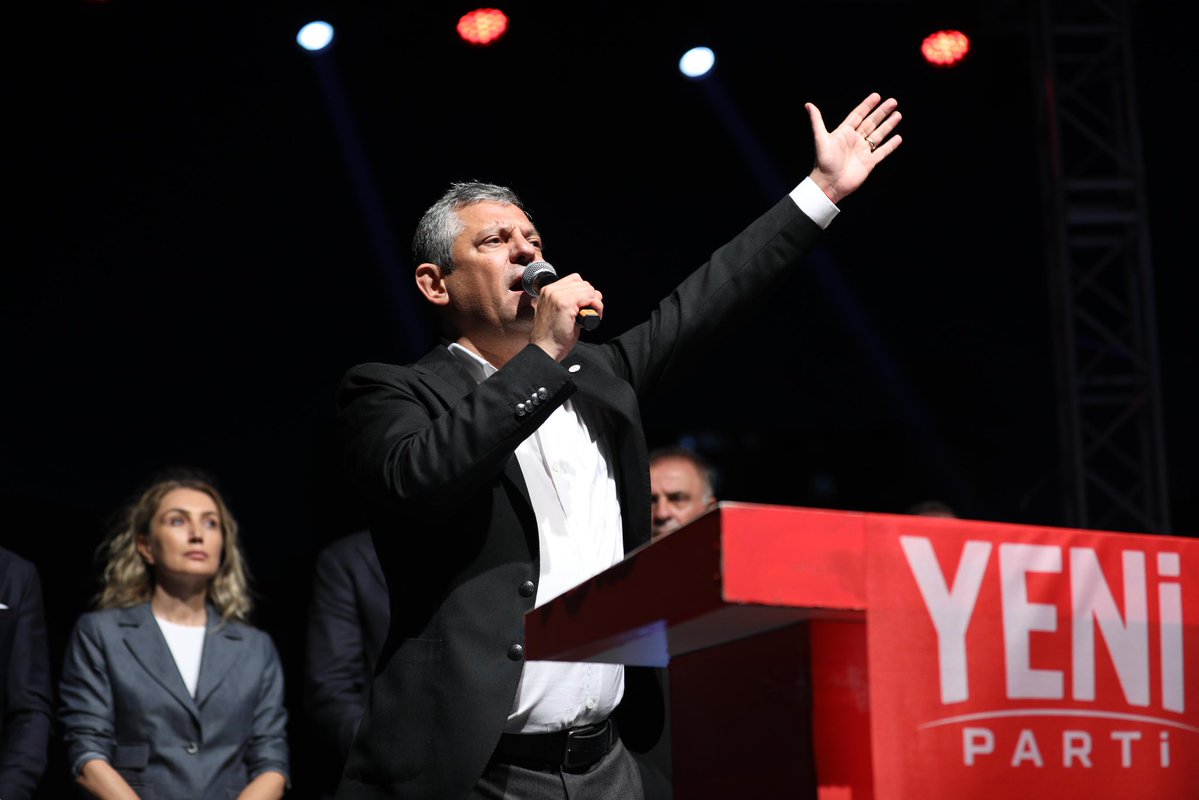 ozgurcelik1919's tweet photo. Darbeye karşı, 500. günde yan yana omuza omuza!

Hukuksuzca Silivri zindanında tutsak edilen, 15,5 milyon vatandaşımızın oyuyla seçilen Cumhurbaşkanı adayımız Ekrem İmamoğlu, Beylikdüzü Belediye Başkanımız Mehmet Murat Çalık ve Şişli Belediye Başkanımız Resul Emrah Şahan için Genel Başkanımız Özgür Özel öncülüğünde Beylikdüzü’nde halkımızla buluştuk.

Bir an bile umutsuzluğa kapılmak yok. 

Suyun akışını değiştirenler tarihin akışını değiştirecek.