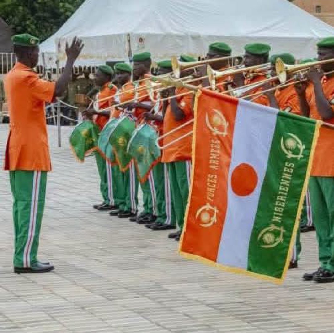 NigerMarche's tweet photo. 🇳
La Circonscription Militaire de #Niamey a accueilli la cérémonie officielle marquant les 66 ans des FAN, en présence de plusieurs hautes personnalités, dont S.E.M. Issoufou Mahamadou, ancien Président de la République du #Niger. https://t.co/dnZpnLTYq5