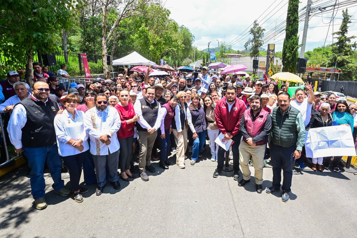 delfinagomeza's tweet photo. Continuamos las actividades en #Naucalpan donde entregamos el mejoramiento urbano de la avenida Jardines de San Mateo, como parte del Programa Caminemos Seguras.
La mejora de esta vialidad incluyó la instalación de luminarias tipo LED, reductores de velocidad, construcción de banquetas, así como rampas de acceso incluyente para beneficio de más de 24 mil 500 mexiquenses.
Reafirmamos que el 2026 es el #AñoDeLasObrasEdoMex.
#ElPoderDeServir