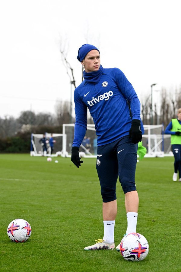 BleazeT's tweet photo. Is what you are seeing from Gittens enough to immediately look for a solution for Mudryk outside Chelsea? https://t.co/MA5qAriR5w