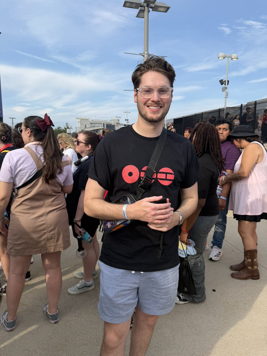 ahappybri's tweet photo. SECTION 347 PLS TAKE CARE OF MY FIANCÉ HE IS A BABY ARMY HIS BIAS IS JIMIN AND HIS FAVE SONG IS 2.0 https://t.co/SSv24W1Mi0