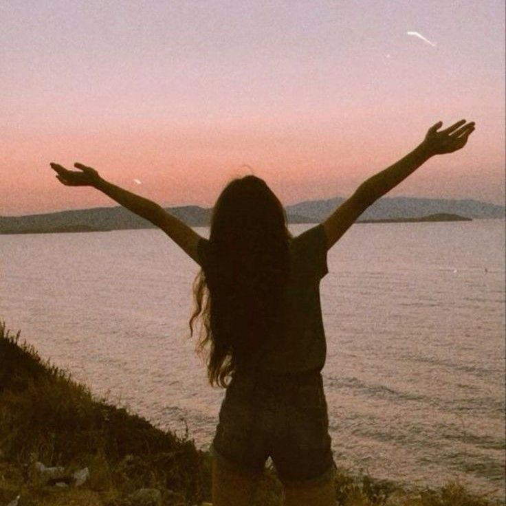 candelaria5v's tweet photo. عقل جميل: Courage inspires the mirror of the soul. 🌺 amato ludovica https://t.co/1RnNvMmmwq