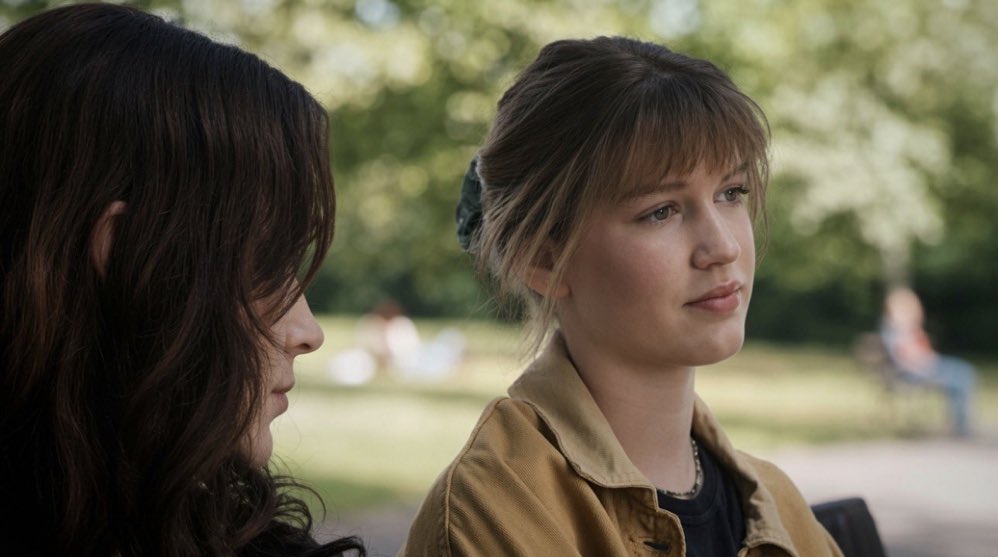 ruthbaderog's tweet photo. I deadass thought the actress was older than sadie despite playing her older sister but she’s only 16😭😭 https://t.co/UA0tYKmi1S