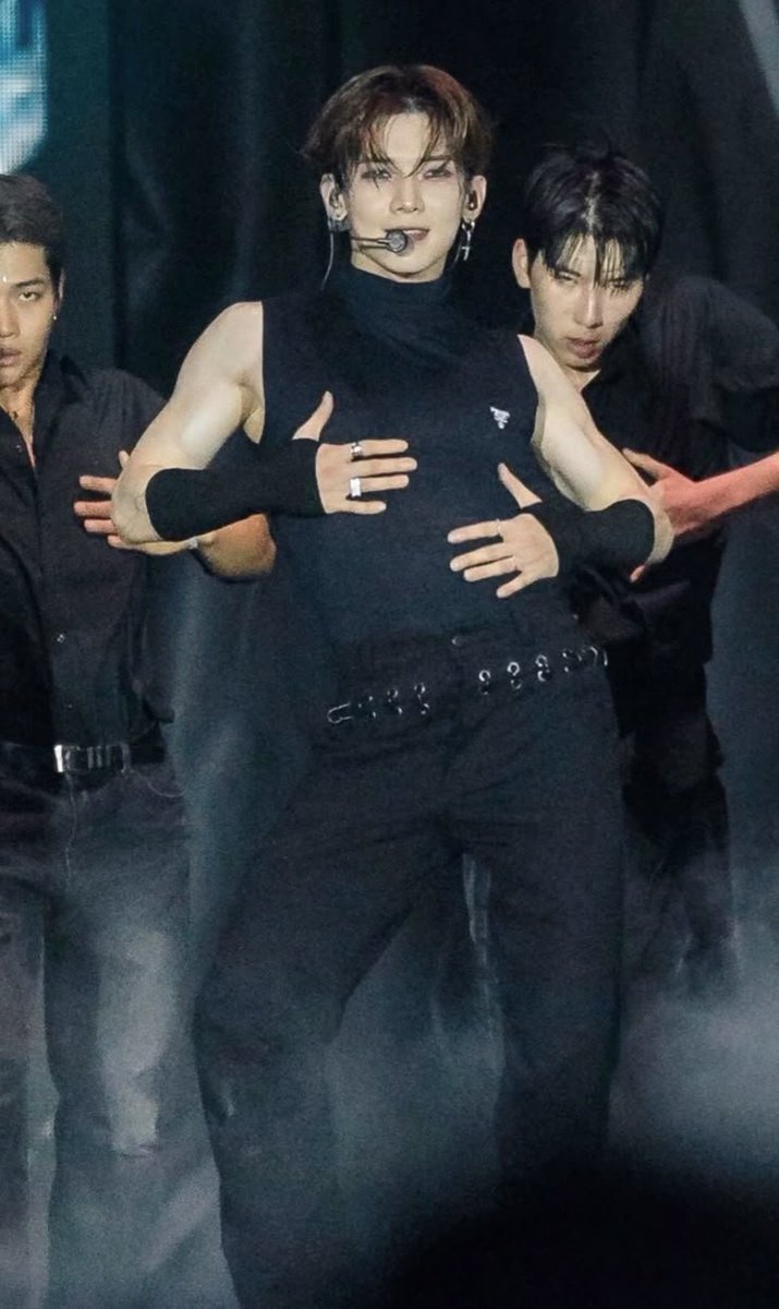 dailyeohands's tweet photo. good lord, i'm weak kang yeosang don't do that to me

cr: jjongxiaoxiong https://t.co/vsQVdgt6Ub