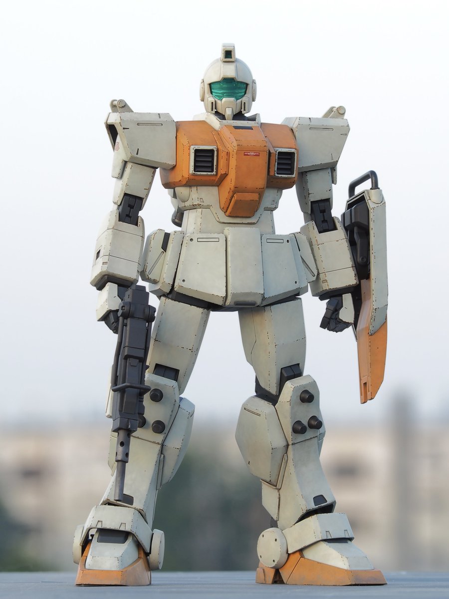 nseman's tweet photo. MG RGM-79［G］　陸戦型ジム
完成っス〜

下半身を中心に軽くプロポーションをいじって、筋肉質なアスリート体型に調整しました。 https://t.co/JXAzVBckJr