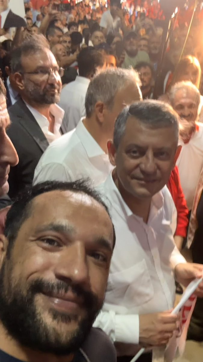 Altuca2Ferdi's tweet photo. Burda bedava ekmek suçuk yok.
Burda otobüslerle taşıma yok.
Burda İbb metrobüsleri ile bedava taşıma yok.
Burada halk var.Direniş var.Mücadele var.
#özgürözel#ekremimamoğlu#özgürçelik#yeniparti https://t.co/k91kGdTu00