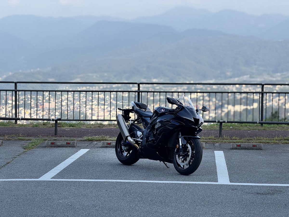 UVA_viv's tweet photo. 朝は涼しくていいです！
#CBR1000RRR https://t.co/yFUJNRcVA3