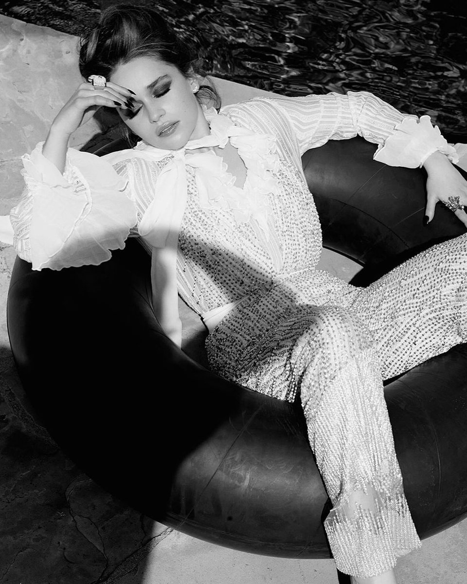 JonnyLeTran5's tweet photo. Blessing your timeline with Emilia Clarke 😍 #EmiliaClarke #GameOfThrones #LastChristmas #MeBeforeYou #TerminatorGenisys #SecretInvasion #SoloAStarWarsStory #ThePodGeneration #AboveSuspicion #VoicefromtheStone #SpikeIsland #MurderManual #TriassicAttack #beautiful https://t.co/sSiWJzbgLE