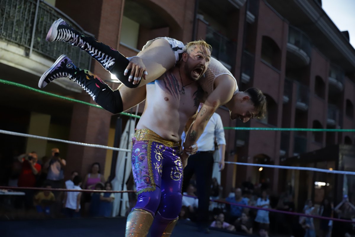 Leo54718's tweet photo. #torinowrestling

🇮🇹 https://t.co/mIBCNOZYow