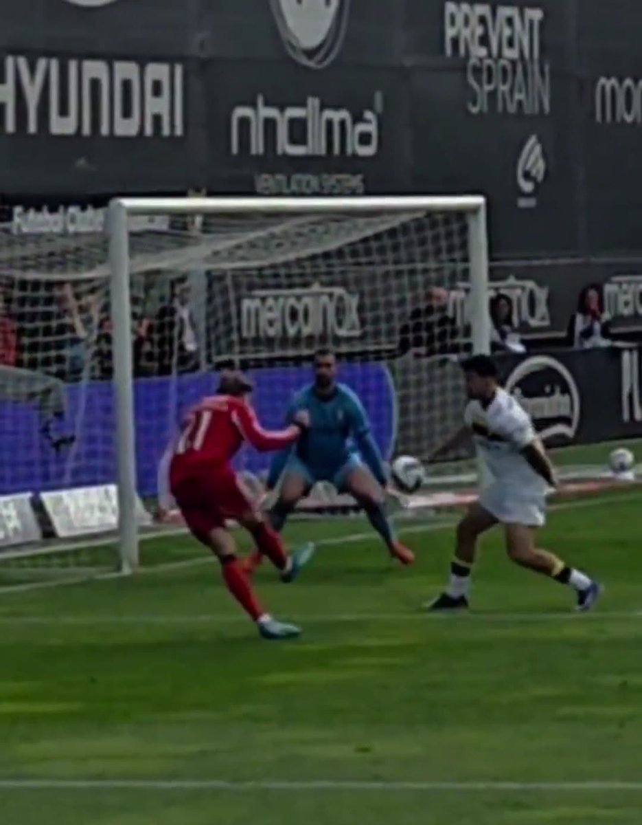 ElCapitanSLB's tweet photo. A arbitragem em Portugal já meteu água no primeiro jogo oficial. 

Penálti claro por assinalar a favor do Torreense 

Na época passada o Benfica foi retirado do segundo lugar pelo menos

Vai continuar tudo igual. Deixem começar a época que vão ver as decisões a contra o Benfica https://t.co/U7Fz7srRGS