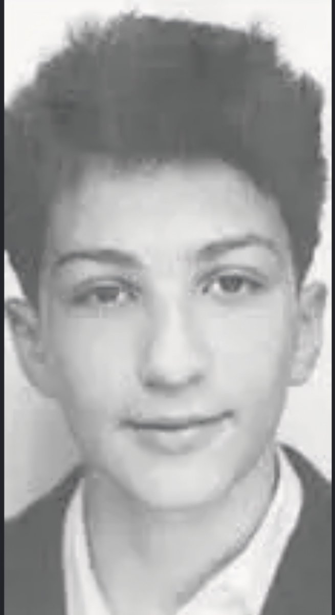 chaussisfamily's tweet photo. Né le 28 novembre 1947
Décédé le 2 août 1992

N'écrivez pas son nom mais donnez un indice qui indiquera ce que vous avez retenu de cet artiste https://t.co/rmCyinbKMA