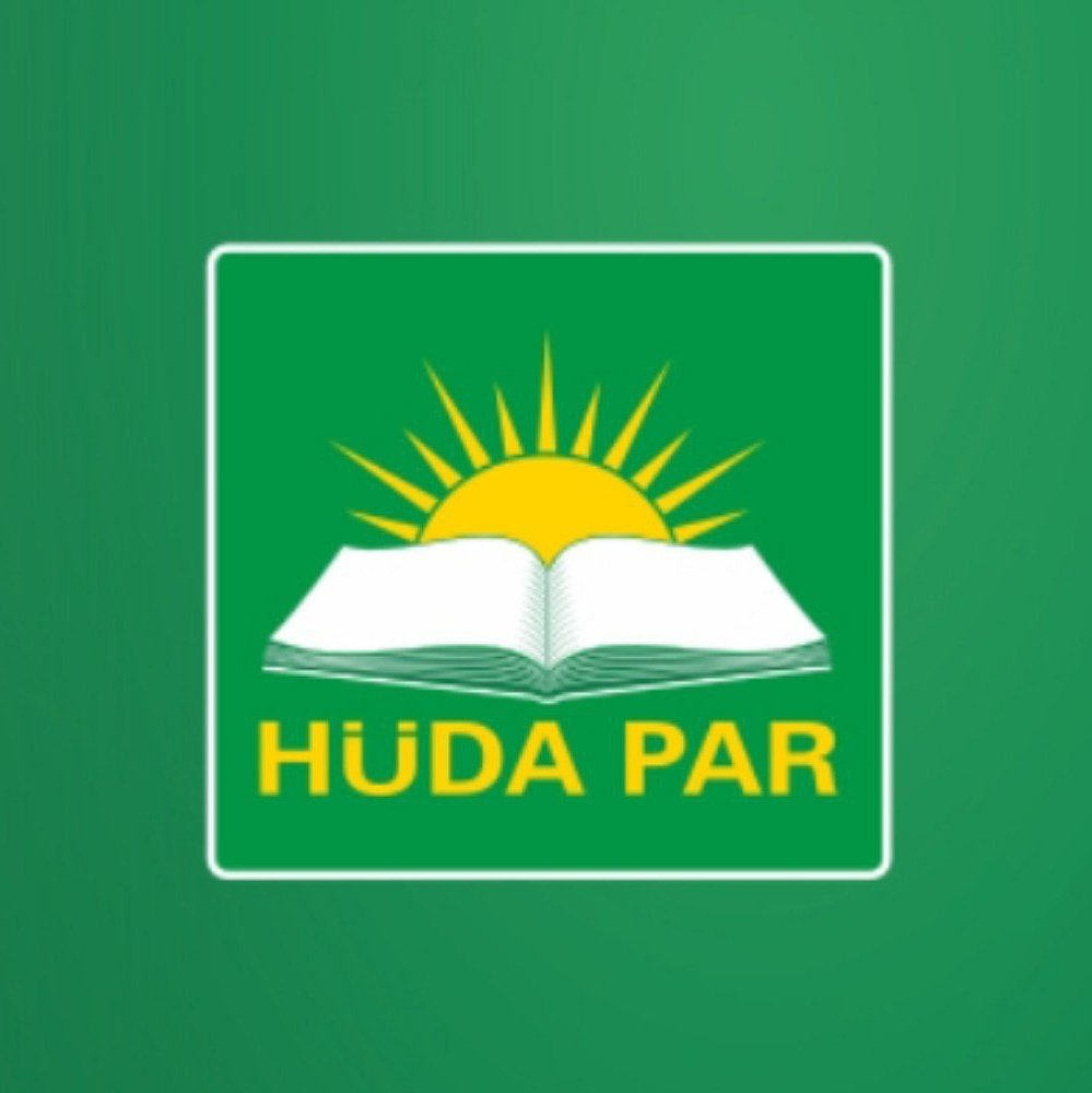 TurkMedyaAjansi's tweet photo. HÜDA PAR Genel Başkan Yardımcısı Yunus Emiroğlu ; 

-"Bu memleketin hakkını, hukukunu muhafaza edecek insanlar yetiştirmemiz lazım."
-"Belediyelerin görevi, israf organizasyonları tertip etmek değil, şehirleri maddi ve manevi açıdan inşa etmektir.." https://t.co/gS4pMU9XmM