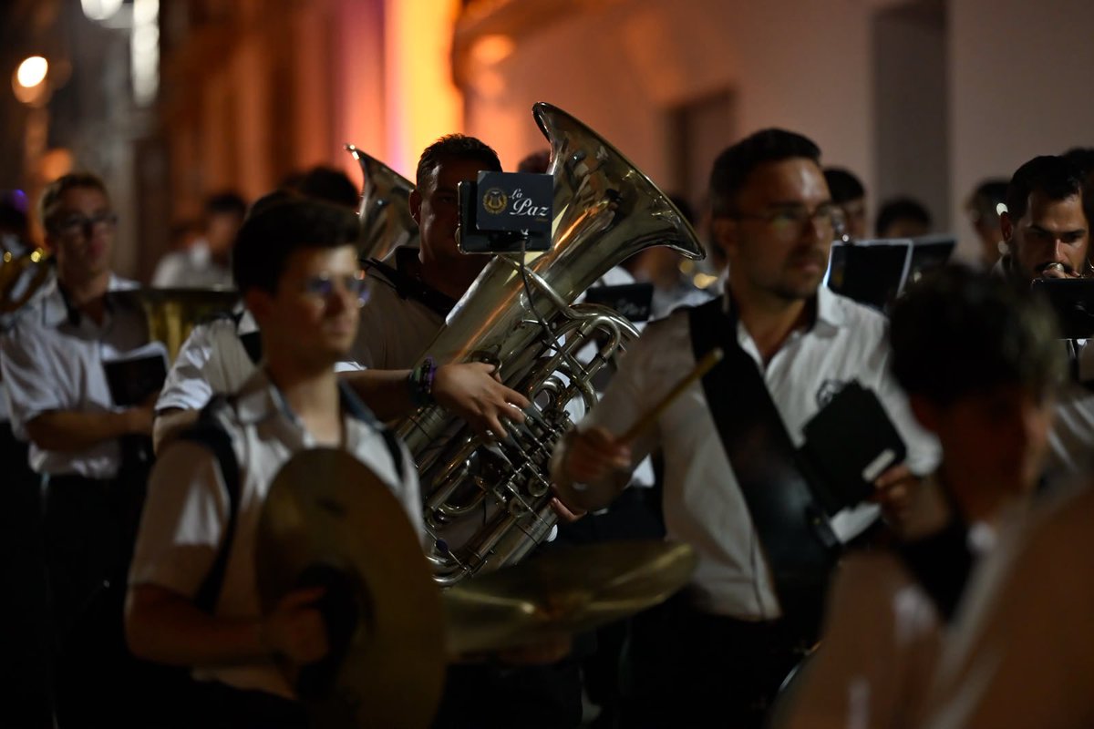 Lapazmalaga's tweet photo. Llega la 𝙑𝙞𝙧𝙜𝙚𝙣 𝙙𝙚 𝙡𝙖 𝘼𝙪𝙧𝙤𝙧𝙖 al Ayuntamiento

🎼 ‘Cachorro eterno’ — @CristobalLG 
🎼 ‘Espíritu Santo’ — Pablo Ojeda
🎼 ‘Pasan los Campanilleros’ — Manuel López Farfán 

#SuenalaPaz🎶🕊️ #CofradíasMLG @Hdad_Aurora https://t.co/SpxD4hjX02