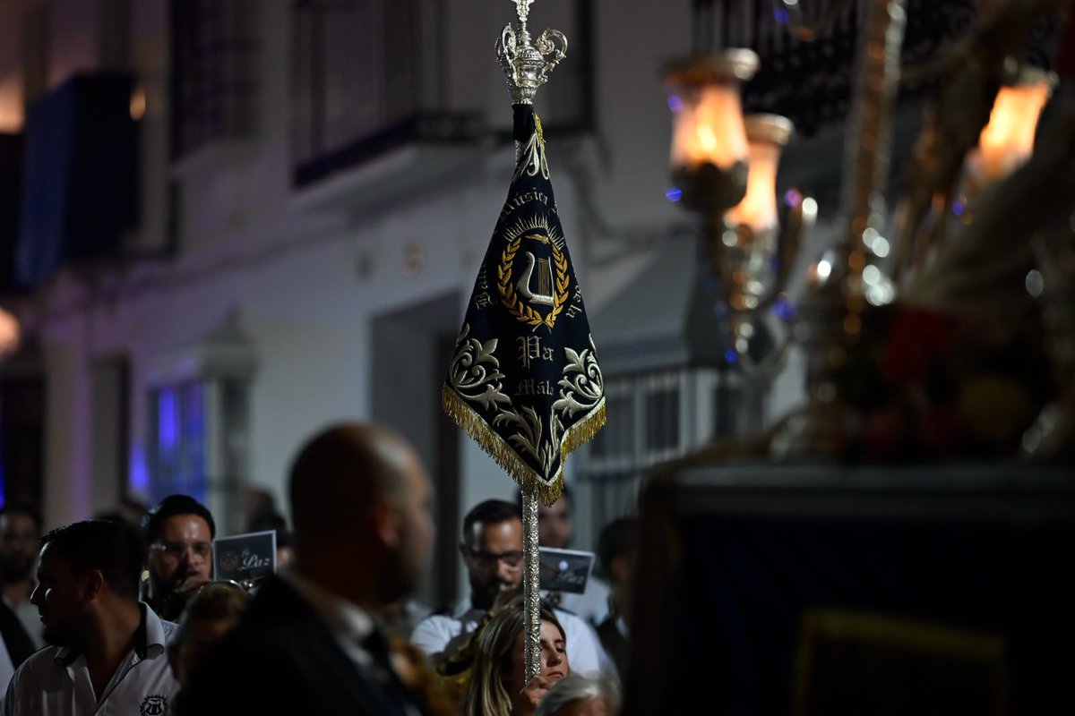 Lapazmalaga's tweet photo. Llega la 𝙑𝙞𝙧𝙜𝙚𝙣 𝙙𝙚 𝙡𝙖 𝘼𝙪𝙧𝙤𝙧𝙖 al Ayuntamiento

🎼 ‘Cachorro eterno’ — @CristobalLG 
🎼 ‘Espíritu Santo’ — Pablo Ojeda
🎼 ‘Pasan los Campanilleros’ — Manuel López Farfán 

#SuenalaPaz🎶🕊️ #CofradíasMLG @Hdad_Aurora https://t.co/SpxD4hjX02