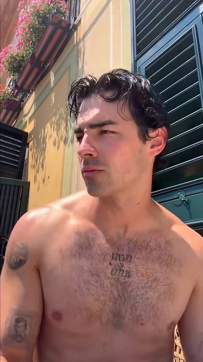 Lonelywarrior3's tweet photo. Me impresiona que mi hermano en cristo Joe Jonas me empezó a gustar cuando él tenía 18 años y 14 días cumple 37 años, y me sigue gustando. https://t.co/DvzkJF8Dnm