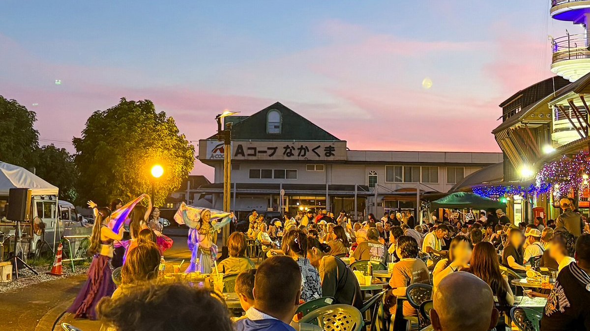 HitokumaCH's tweet photo. 熊本地震の影響で開催も心配される中、「#こんな時だからこそ熊本を盛り上げよう」と、あさぎり駅前BEER GARDENが開催されました。
会場には多くの人が集まり、料理や飲み物、ステージを楽しみながら、駅前に笑顔とにぎわいが広がる夜に。
地域を思う気持ちが重なり、あさぎり町から熊本へ元気を届けるひとときとなりました。
#熊本 #人吉 #あさぎり町