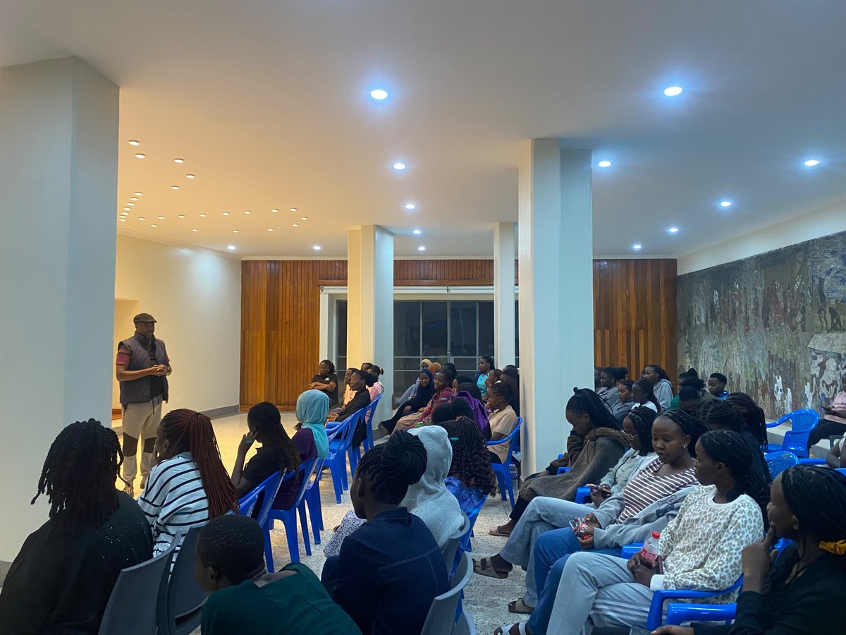 thee23surgeon's tweet photo. It's been a great honor as we welcomed and oriented fresh women of the might @marystuart. Chief of security urged them to be cautious.@MakGuild 
#boxers #safeguarding #AGraciousmakerere https://t.co/GzLglVIf2a