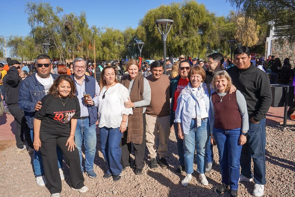 gerpmartinez's tweet photo. Gran jornada popular de fe y memoria en Punta de los Llanos, La Rioja.

A 50 años del asesinato de Mons. Angelelli y los Mártires Riojanos, su legado sigue latiendo en el pueblo y nos convoca a un compromiso colectivo, a la escucha permanente y a actuar frente a las injusticias para construir una sociedad más justa, solidaria y libre de individualismo.