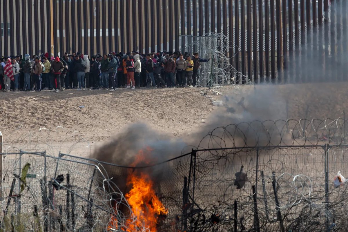 JonathanFMack's tweet photo. THEY-JUST-CAN-NOT-GIVE-IT-A-REST.  In embarrassing episode of on-air flatulence, Dan Henniger of WSJ Ed. Bd., which long advocated Const. Amend. stating "there will be open borders", gives a hit of the week to late Lindsey Graham for supporting failed 2013 Gang of 8 amnesty gambit. #Amnesty #ICE #lindseygraham