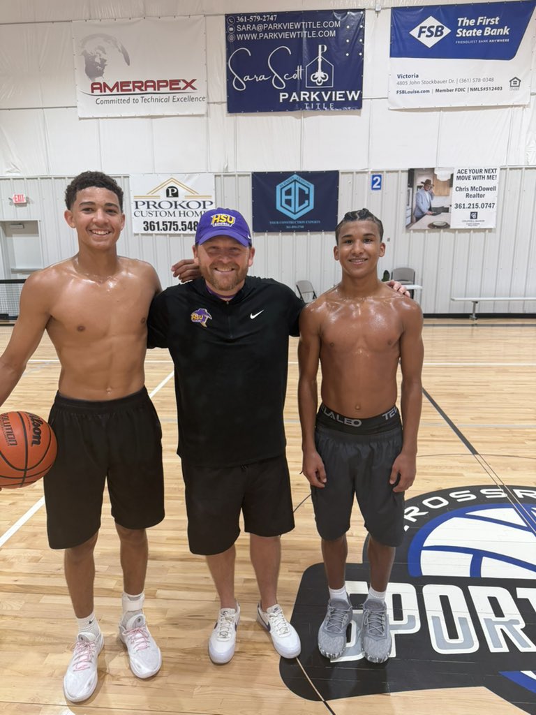 LoganYoung36131's tweet photo. Glad to have been coached by them and having the opportunity https://t.co/3MLKq5lC0S