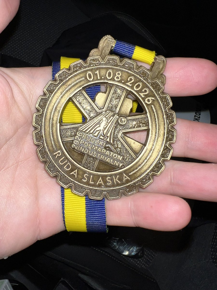 tomasznicieja's tweet photo. Sobota wieczór/noc a ja biegam. Ruda Śląska. Półmaraton. To był dziwny bieg🫣 Zakaz korzystania ze słuchawek… Pierwsze okrążenie - super. Potem burza, nawałnica, wszystko mokre, ciężko biec, fajnie😅🏃♂️
#Garmin #Fenix7
#run #running #bieganie #walking
#zabieganyprogramista https://t.co/IoHlwMmccC