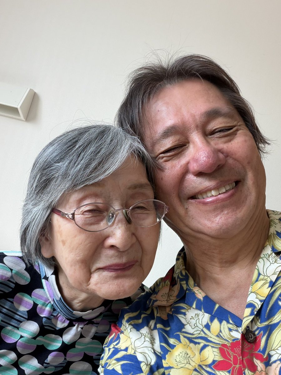Jimmy56321567's tweet photo. 92歳の母に会いに介護施設へ

タイに行く前に母に会いたくなりました。

母は、認知症ですが私の事はハッキリと
わかります。そして会うたびに、
『お兄ちゃん、忙しいのに来てくれて
ありがとう』と凄く喜んでくれます。

今日も母と別れた後、涙が出ます https://t.co/PYrEZnOyYO