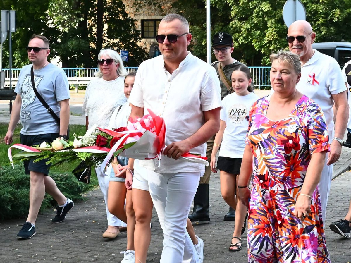 Micha47030834's tweet photo. Cześć i Chwała Bohaterom!
Przedbórz pamięta.
82. rocznica wybuchu Powstania Warszawskiego 
#PowstanieWarszawskie https://t.co/HdQKmqq5Zf