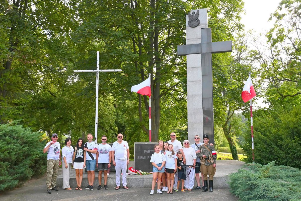 Micha47030834's tweet photo. Cześć i Chwała Bohaterom!
Przedbórz pamięta.
82. rocznica wybuchu Powstania Warszawskiego 
#PowstanieWarszawskie https://t.co/HdQKmqq5Zf