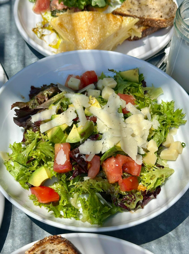 smartbrotherr's tweet photo. After shedding the burdens of import trade work Saturday is a time to be with myself Enjoying my favorite healthy salad while watching these yachts brings a sense of peace and tranquility May we all find our own peace amidst the hustle and bustle of life https://t.co/NfOG7ei8E0